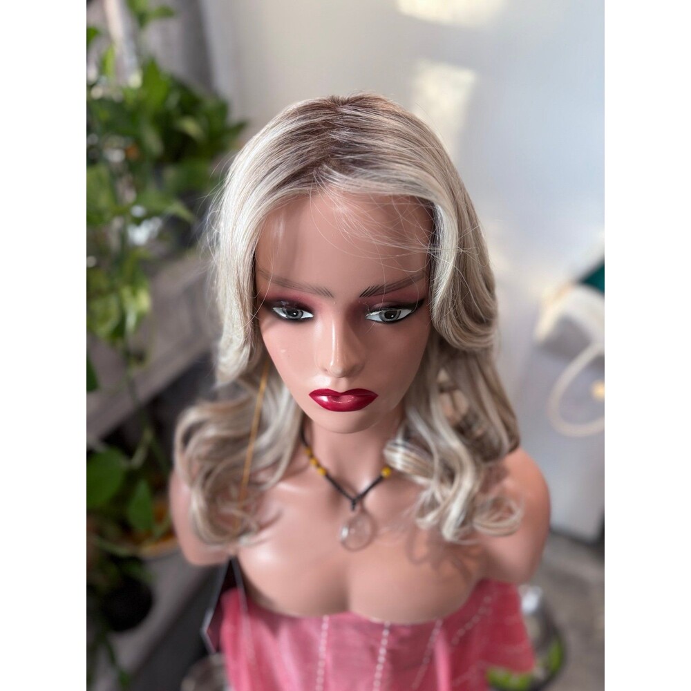 Belle tress “Arpels” Icons collection wig in color Burned biscuit blond-R New
